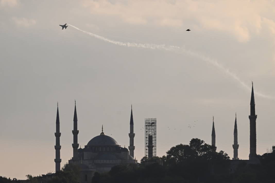 SOLOTÜRK'ten rekor kıran gösteri. İstanbulluları büyülediler 5